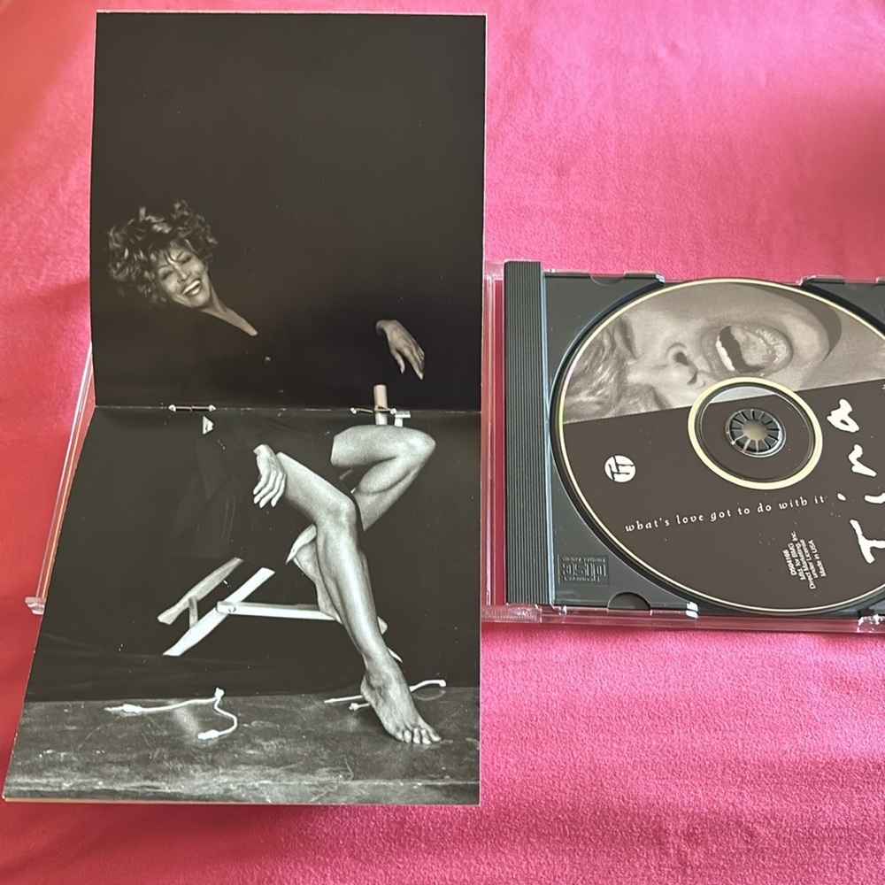 Tina Turner - Picture 3 of 4